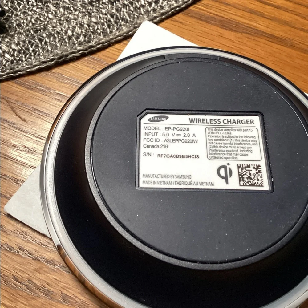 Samsung Black Wireless Charging Pad with MicroUSB
